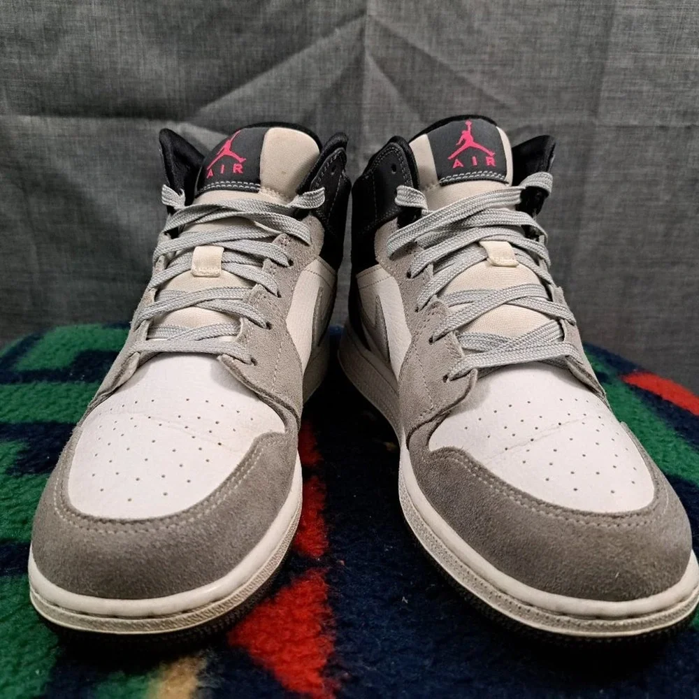 %Air Jordan 1 Mid White Grey Hyper Pink Size 7Y / AJ10 - Picture 10 of 12